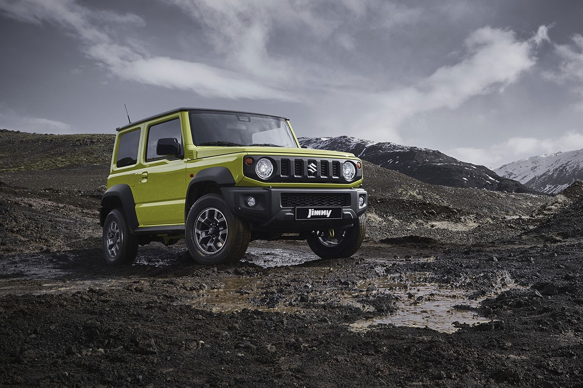 Ưu nhược điểm Suzuki Jimny 2023: Vẻ ngoài thời trang, bên trong lại kém sang