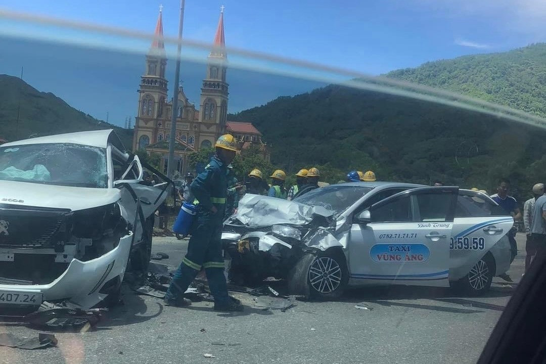 3 ô tô tông nhau trên quốc lộ, 1 người chết, 4 người bị thương