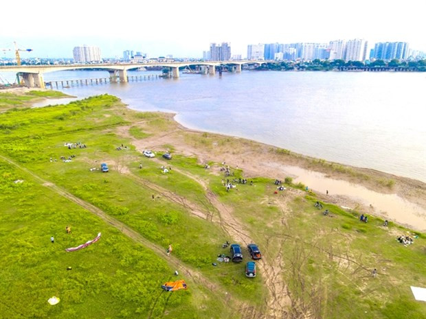 Hong River’s mudflats to become green parks and tourism spots