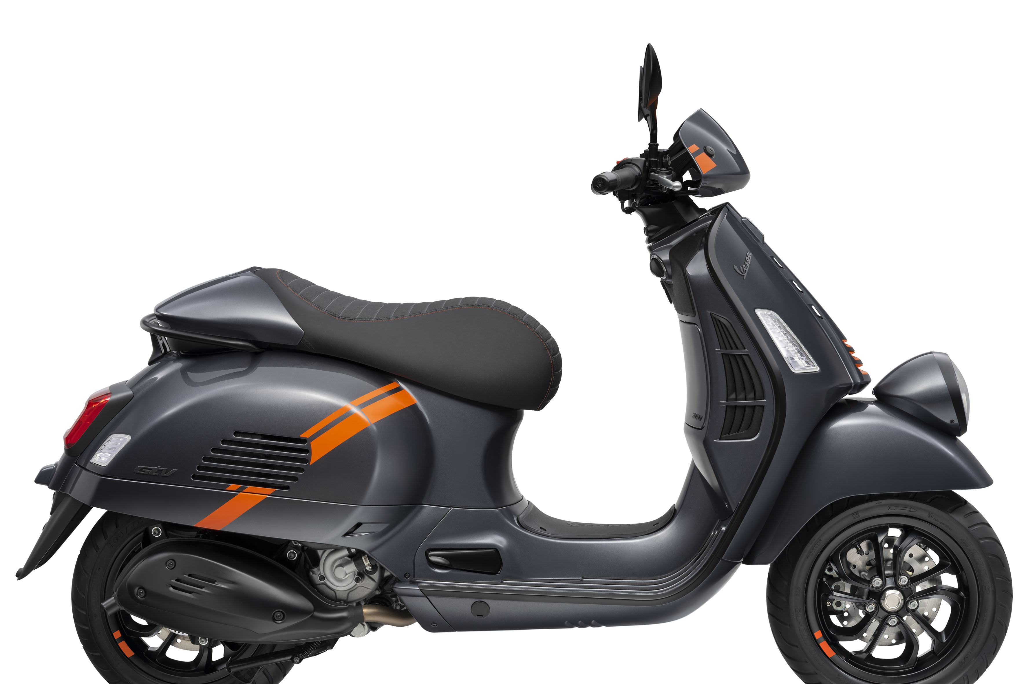 Vespa GTV 2023 giá 160 triệu thách thức Honda SH 350i tại Việt Nam