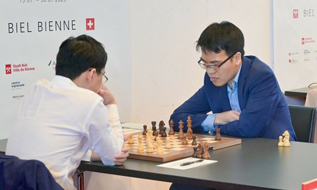 Chess star Le Quang Liem wins Biel Grandmaster Triathlon hinh anh 1