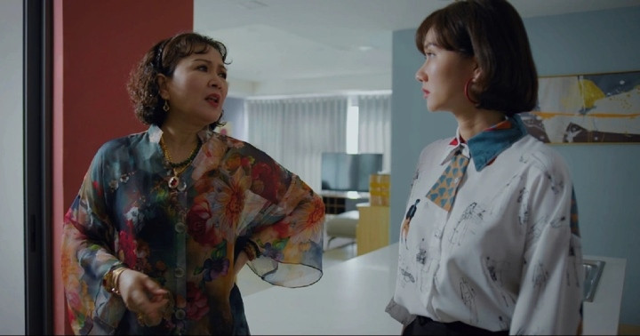 NSND Minh Hòa trong tạo hình bà Thủy phim