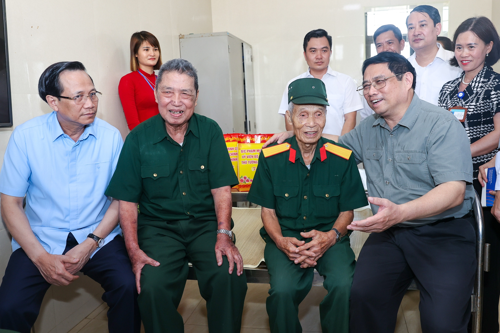 Thủ tướng: Chăm lo người có công với tình cảm, trách nhiệm cao nhất - Ảnh 5.