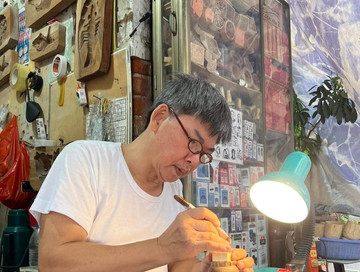 A Hanoi artisan creates woodblock for over four decades