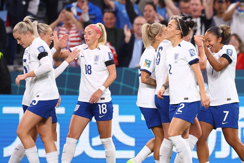 Hạ Đan Mạch, nữ Anh mở toang cánh cửa vào vòng 1/8 World Cup