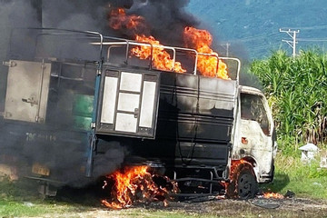 Ô tô tải chở xăng dầu bốc cháy làm đứt dây diện trung thế, 1 người tử vong