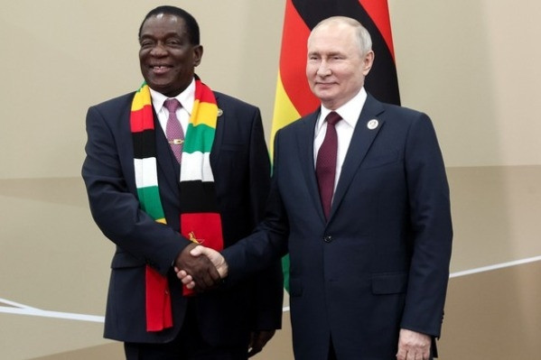 Ông Putin tặng trực thăng cho Tổng thống Zimbabwe