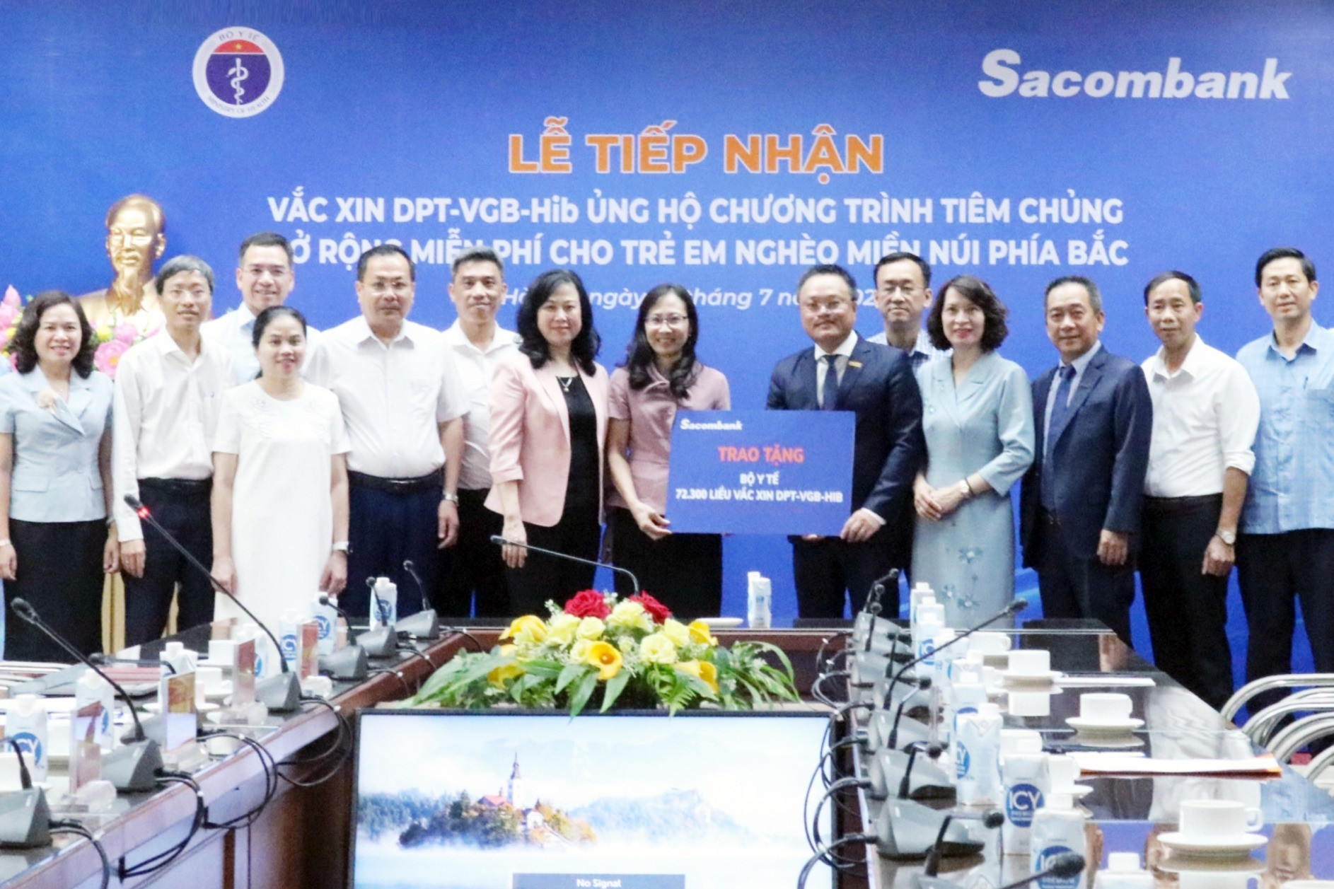 Sacombank ủng hộ hơn 72 nghìn liều vắc xin 5 trong 1 cho trẻ em vùng núi