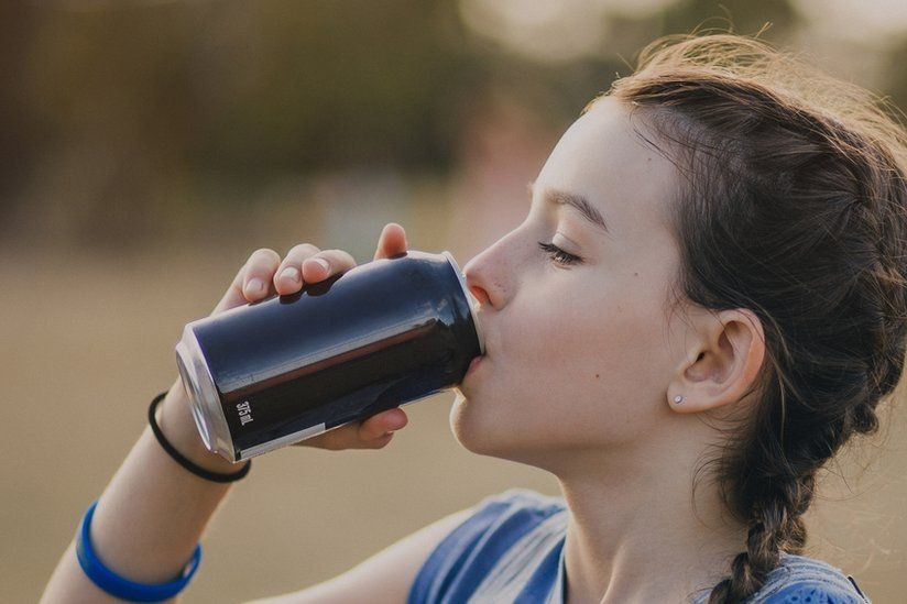 Trẻ em, thanh thiếu niên có nên uống nước tăng lực?