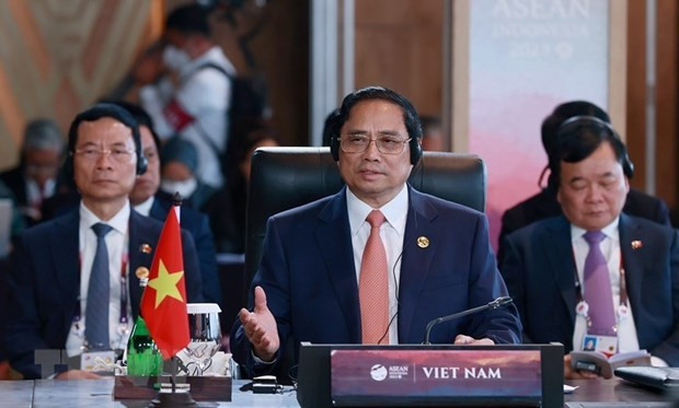 Vietnam’s 28 years of ASEAN membership: Joining hands for strong, united, prosperous community hinh anh 3