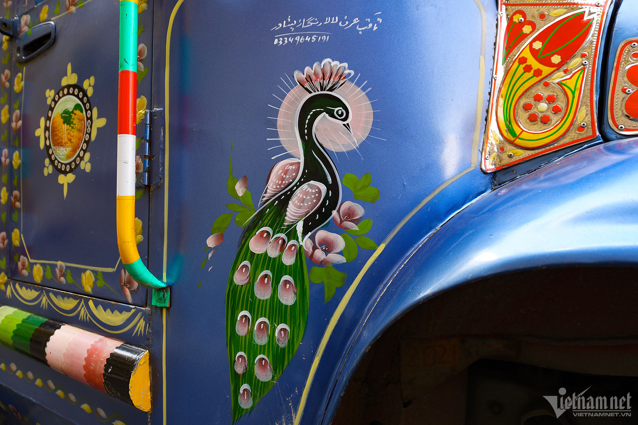 Bí ẩn những chiếc xe tải trang trí sặc sỡ ở Pakistan