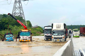 Cao tốc Phan Thiết - Dầu Giây bị ngập gần 1m, ai phải chịu trách nhiệm?