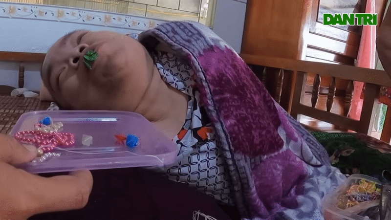 Cô gái miền Tây xếp hạc, xỏ kim bằng lưỡi khó tin - 1