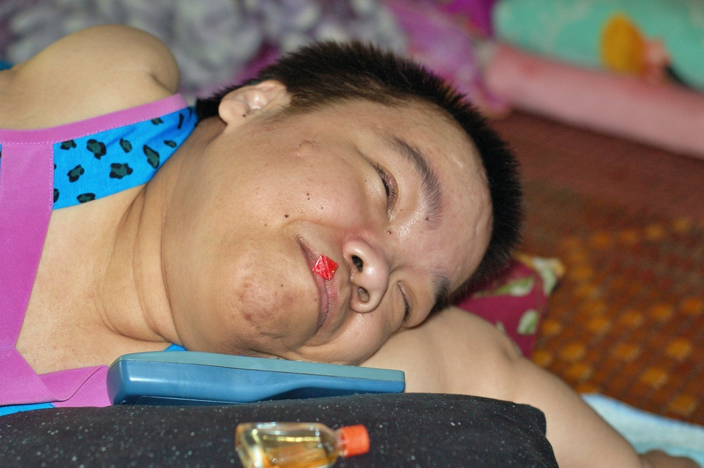 Cô gái miền Tây xếp hạc, xỏ kim bằng lưỡi khó tin - 5