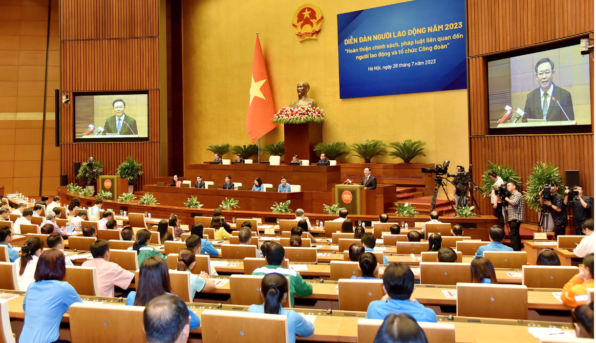 Bảo đảm các kiến nghị về quyền, lợi ích chính đáng của người lao động phải được giải quyết triệt để
