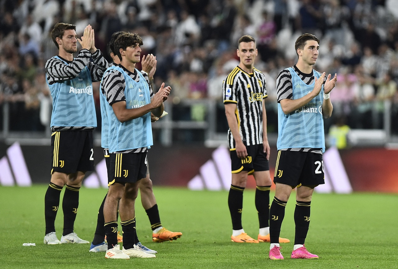  Juventus bị UEFA cấm dự cúp châu Âu