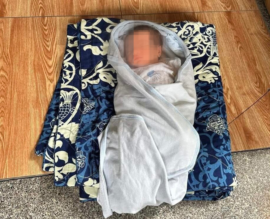 Tìm mẹ của bé trai sơ sinh bị bỏ rơi ở TP Thủ Đức