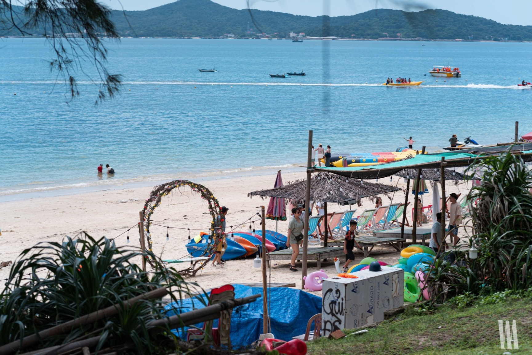 Cô Tô khách đông đột biến, nhà nghỉ, homestay 'cháy phòng'