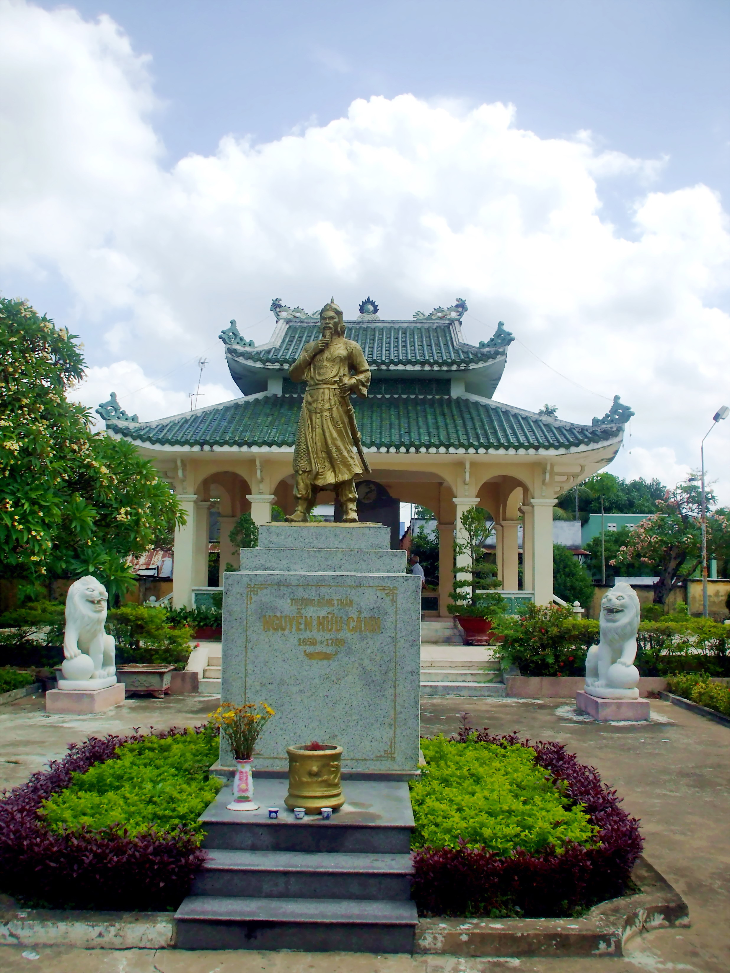 NGUYỄN HỮU CẢNH