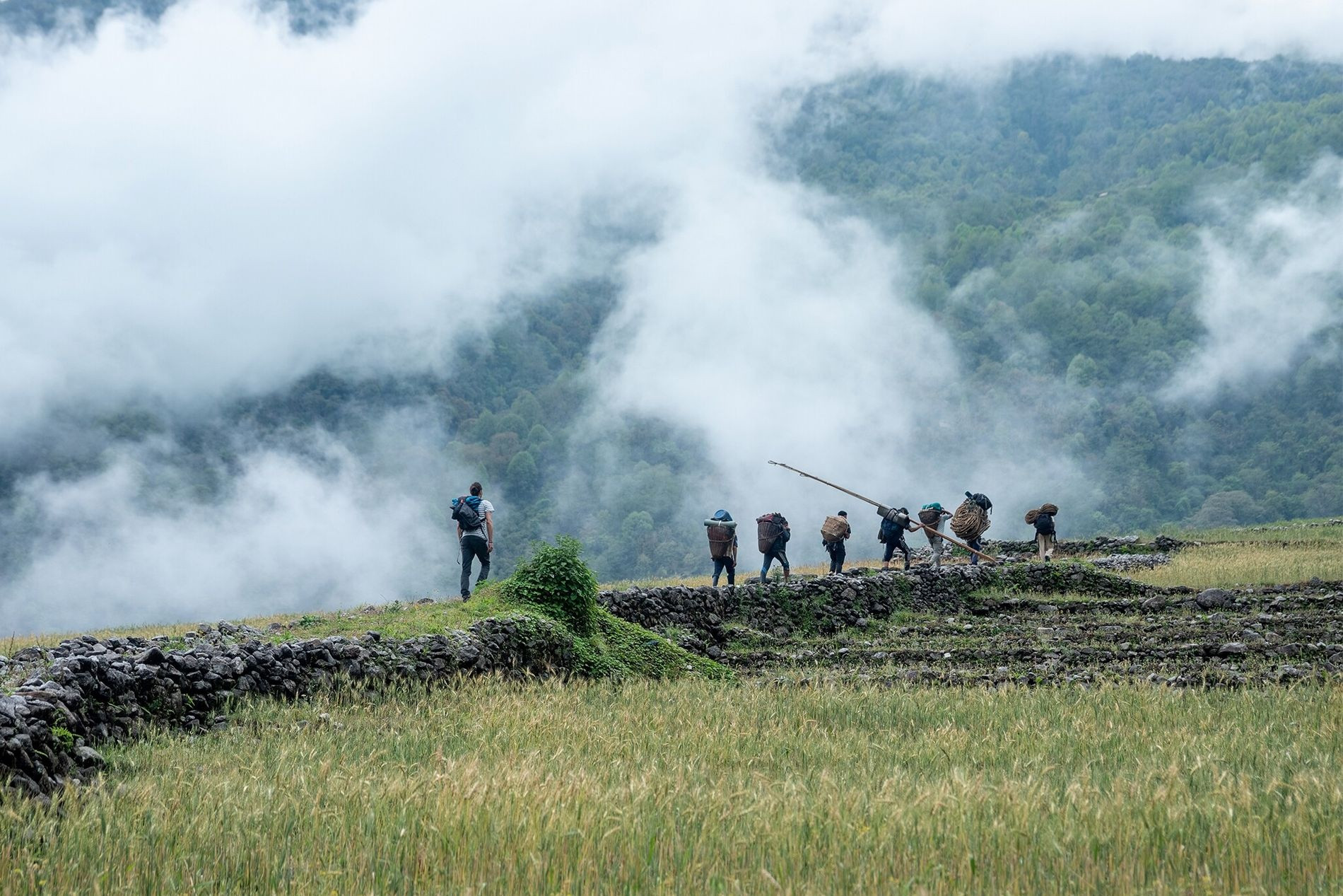 Du lich Nepal,  Toc nguoi Gurung,  Ong lon nhat,  San mat ong anh 5