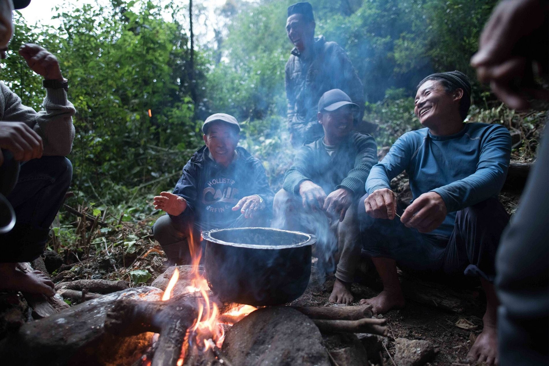 Du lich Nepal,  Toc nguoi Gurung,  Ong lon nhat,  San mat ong anh 11