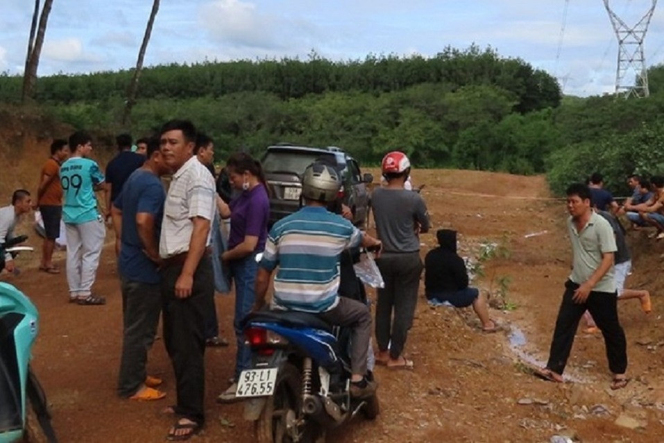 Khai quật thi thể người đàn ông bị con nợ sát hại