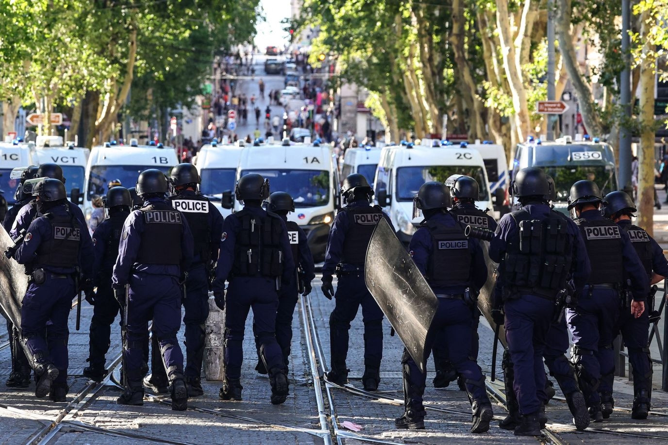 Pháp vật lộn ứng phó biểu tình bạo lực, phạt tù những kẻ gây bạo loạn