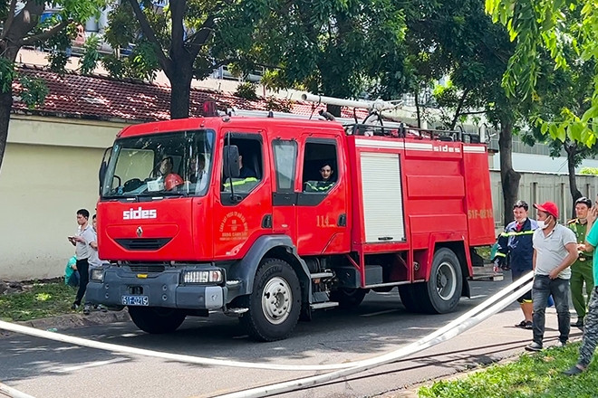 TP.HCM: Cháy lớn công ty nội thất, nhiều tài sản bị thiêu rụi