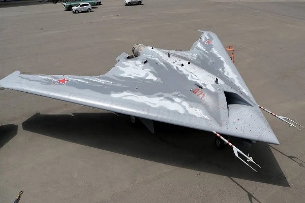 UAV tàng hình điều khiển từ Su-57, ‘ác mộng’ mới với phòng không Ukraine