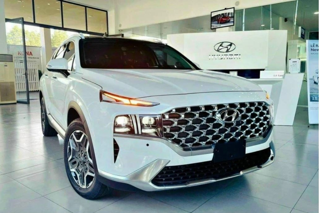 Mua Hyundai Santa Fe sau 1 năm bán lỗ hơn 600 triệu, chủ xe 'khóc ròng'