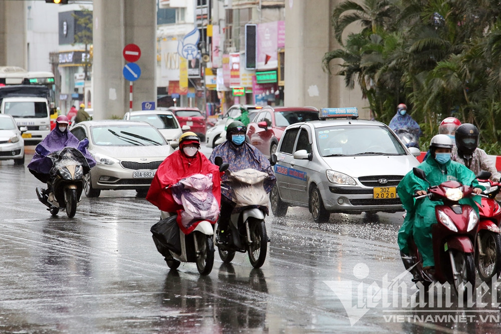 Thời tiết Hà Nội 30/7: Mưa giông rải rác kèm nắng gián đoạn