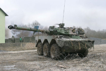 Video binh sĩ Nga thu giữ nguyên vẹn xe tăng Pháp ở Ukraine