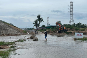 2 đường gom dân sinh cao tốc Vĩnh Hảo - Phan Thiết bị chia cắt vì ngập