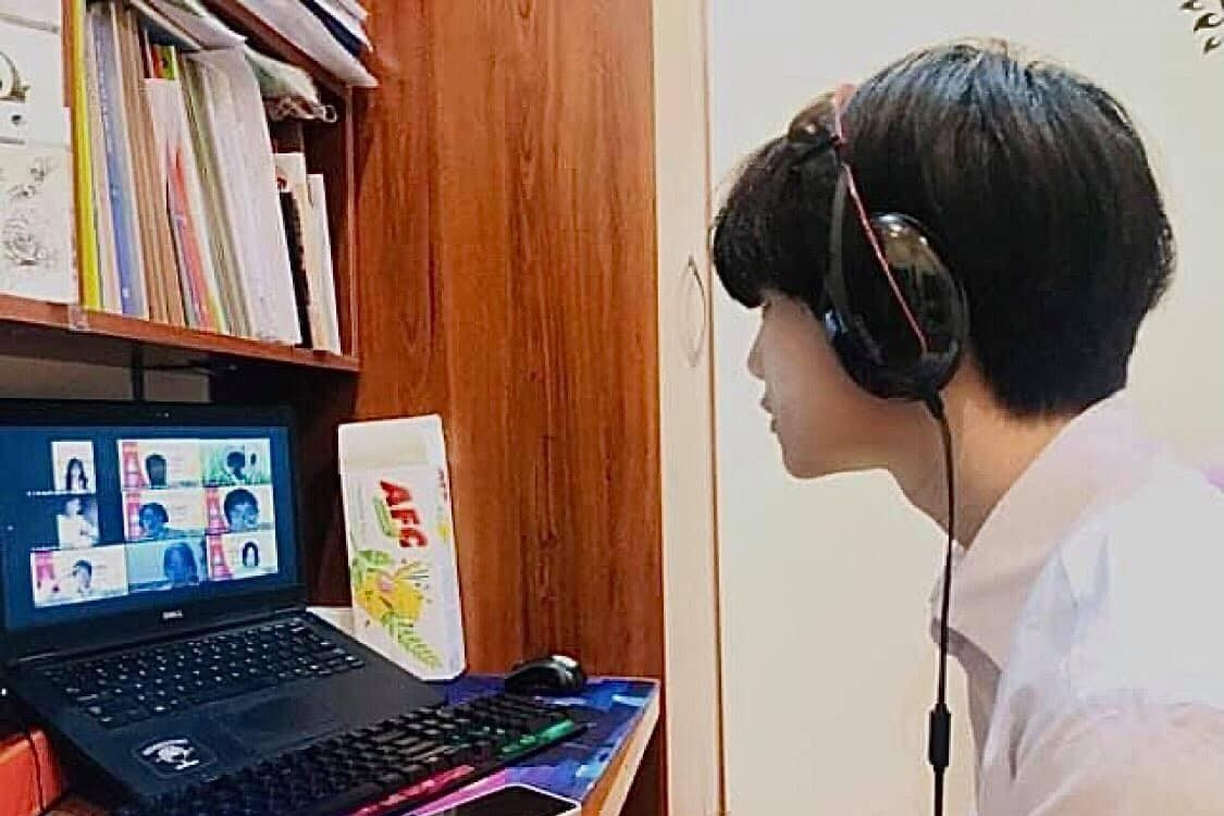 Cần tôn trọng quyền sử dụng Internet của trẻ chứ không tuyệt đối ngăn cấm