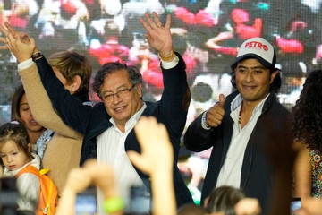 Con trai bị bắt vì rửa tiền, Tổng thống Colombia 'chúc may mắn'