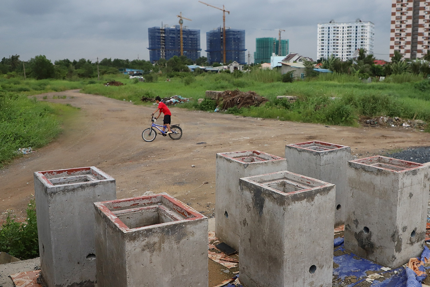 Công trường Vành đai 2 TP.HCM bị hoang hóa nhiều năm