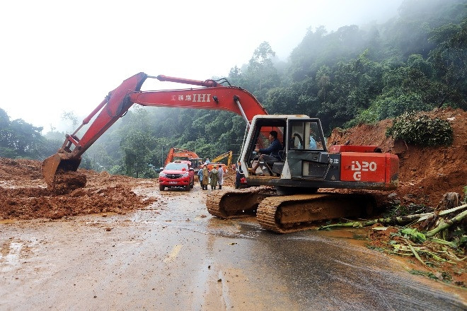 Đất đá sạt lở trên đèo Bảo Lộc đã được giải phóng