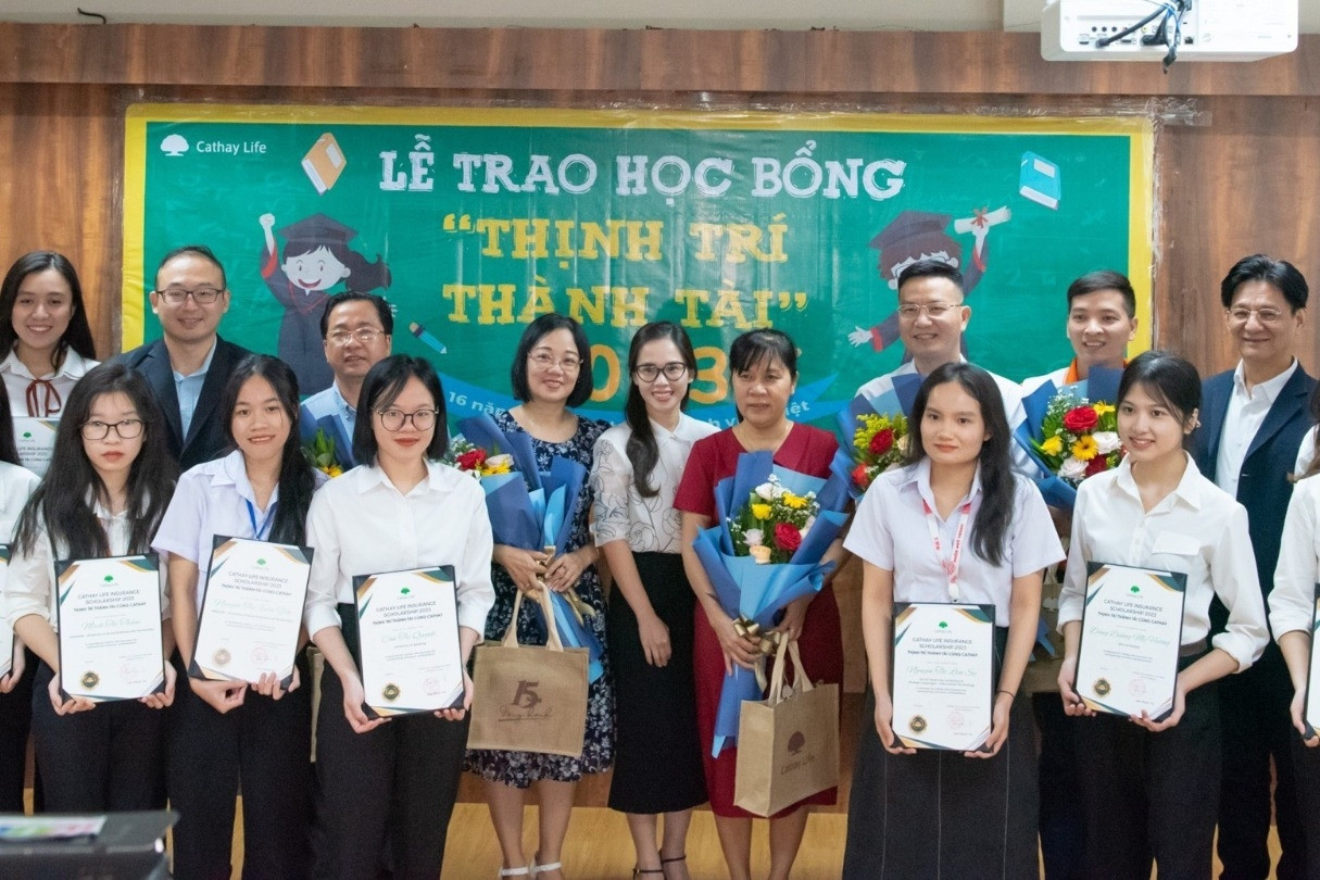 Học bổng ‘Thịnh trí thành tài cùng Cathay’ lần thứ 16