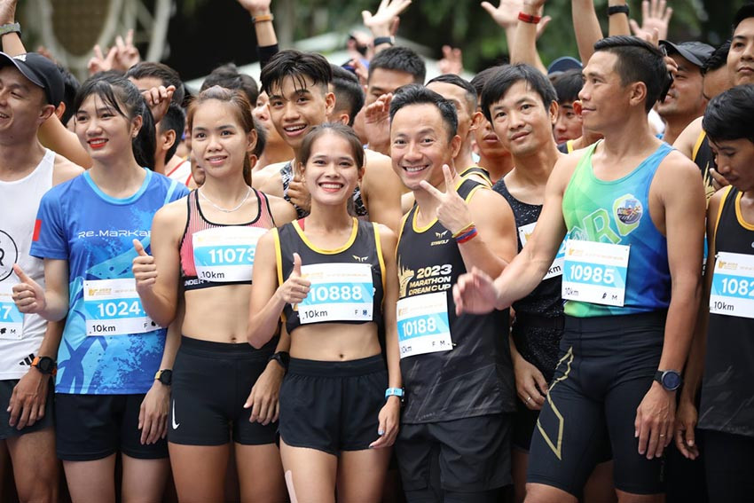 Hồng Lệ vô địch cự ly 10 km Marathon Dream Cup 2023