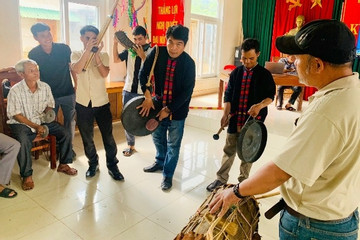 Hướng Hoá truyền dạy nghệ thuật trình diễn cồng chiêng dân tộc Vân Kiều, Pa Kô