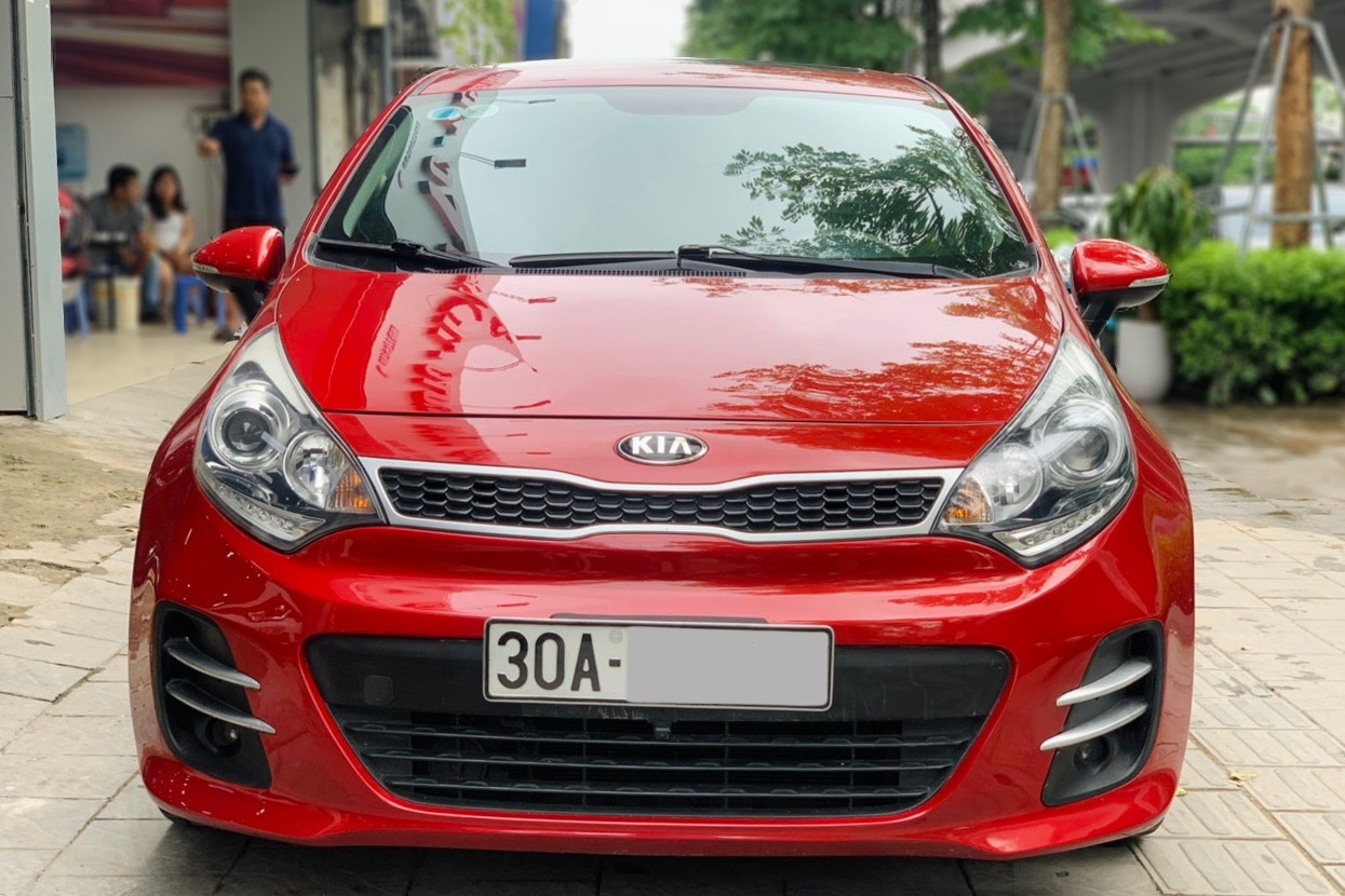 KIA Rio 2015 hatchback giá 350 triệu: Xe 'chất' nhưng giá 'chát'