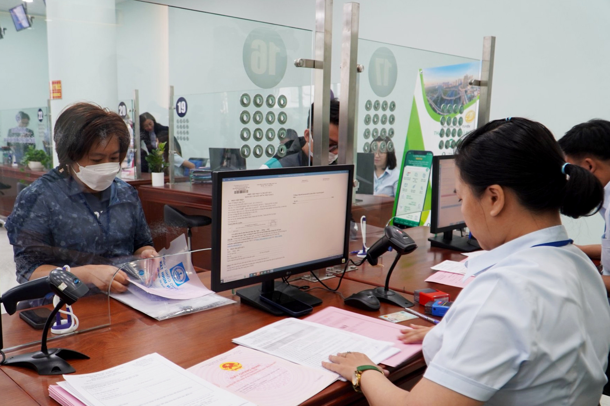 Lý do hơn 30.200 căn nhà tại TP.HCM bị ngừng cấp 'sổ hồng'