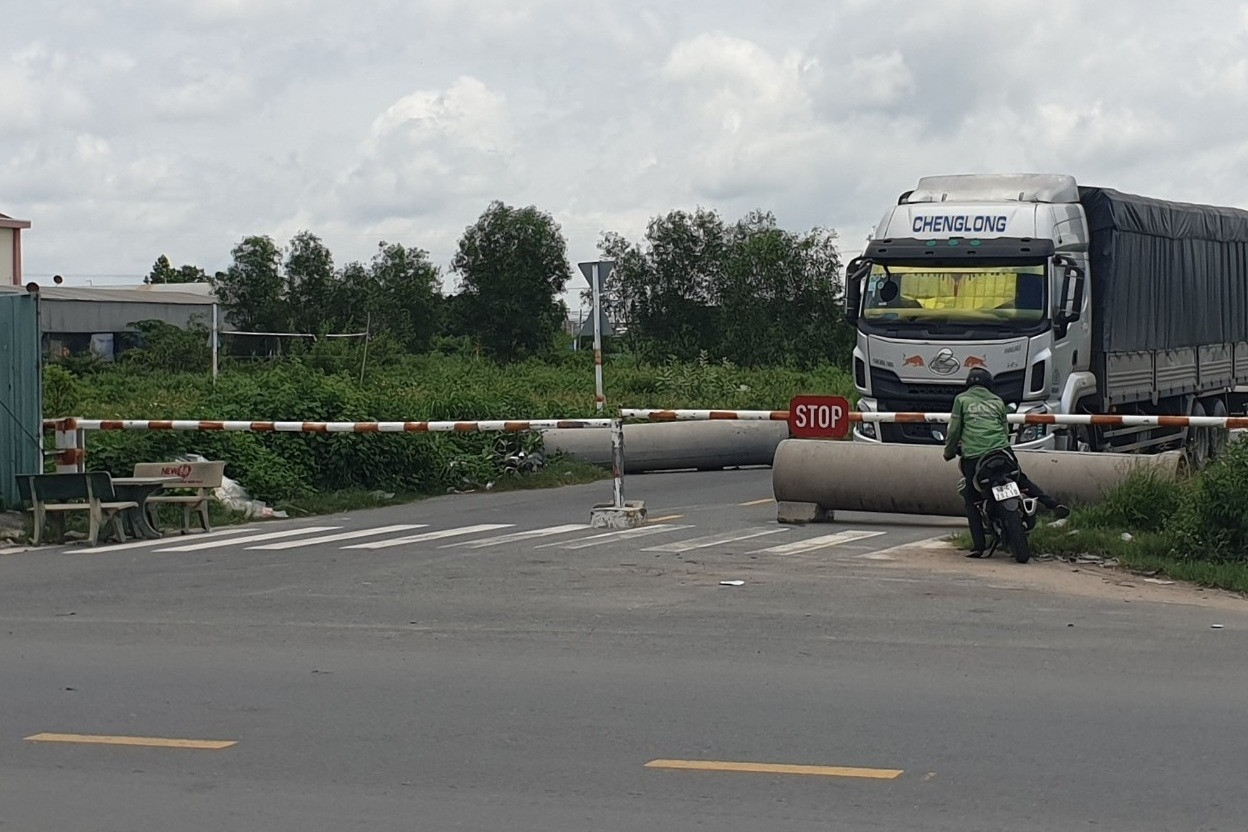 Phát hiện thi thể thanh niên tại bãi đất trống có hơn 20 vết đâm