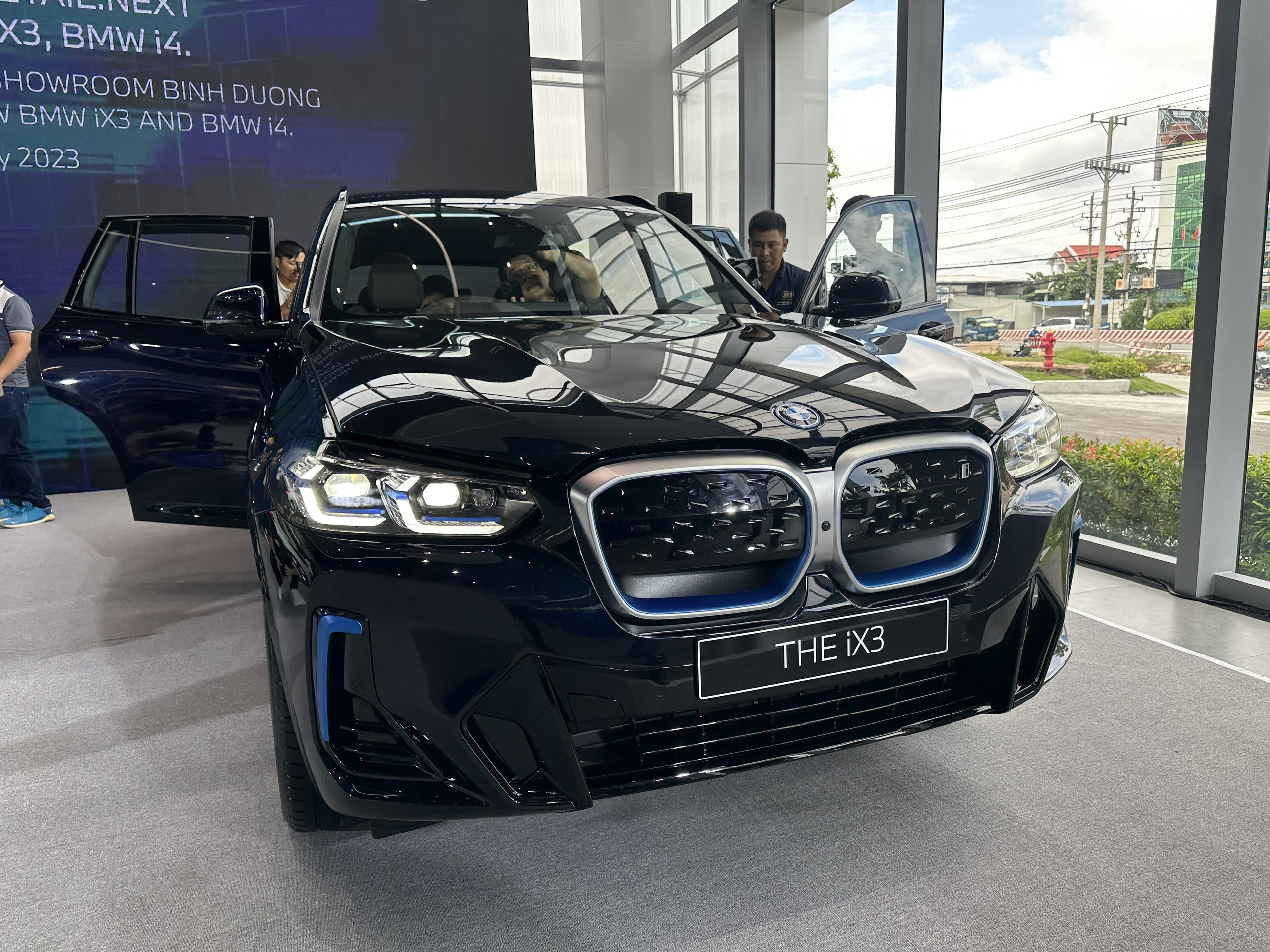 Loạt xe BMW cao cấp ra mắt thị trường Việt có cả xe điện BMW i7 đi được 625  km