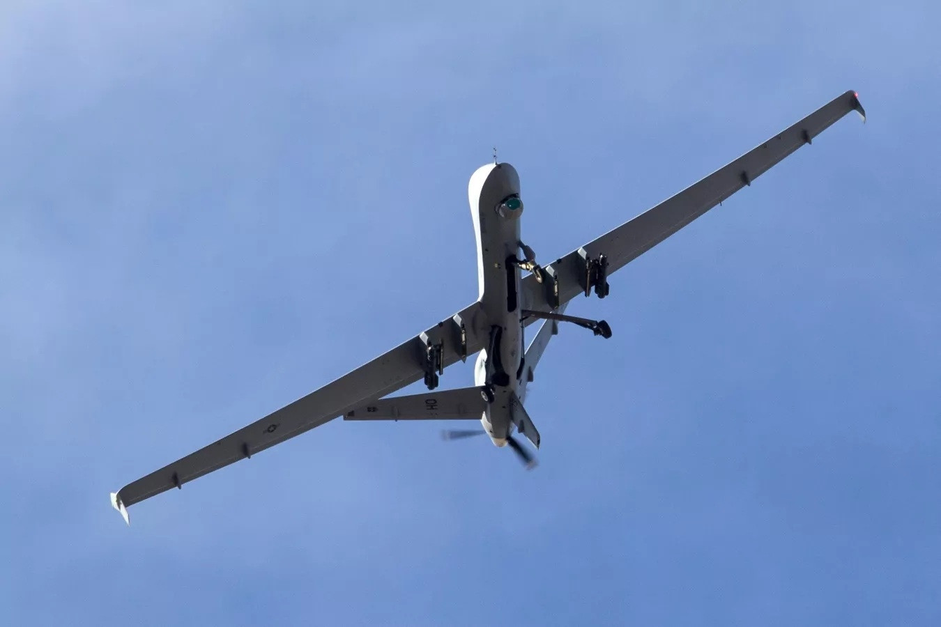 UAV Mỹ ‘áp sát nguy hiểm’ tiêm kích Su-34 Nga