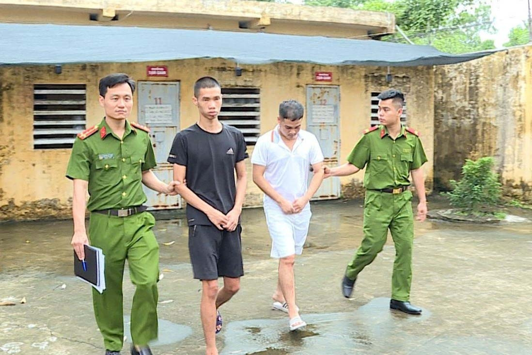 Bắt 2 thanh niên đưa thiếu nữ vào căn hộ thuê ở để sử dụng ma túy
