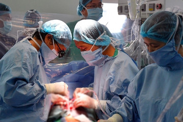 Các bệnh viện không còn phải dùng ‘dao mổ rạch 3 lần mới qua da’