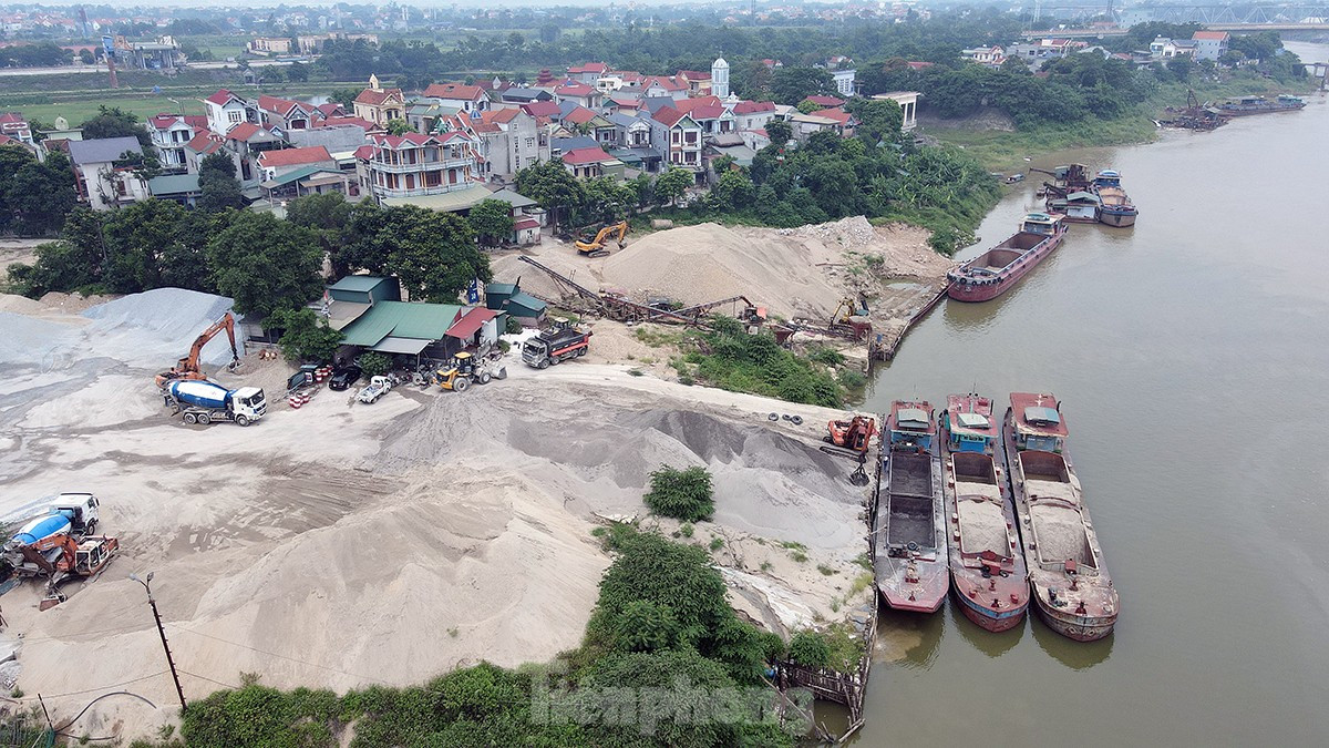 Cận cảnh Đền Mẫu bị nghiêng đổ, sụt lún nghiêm trọng ảnh 10