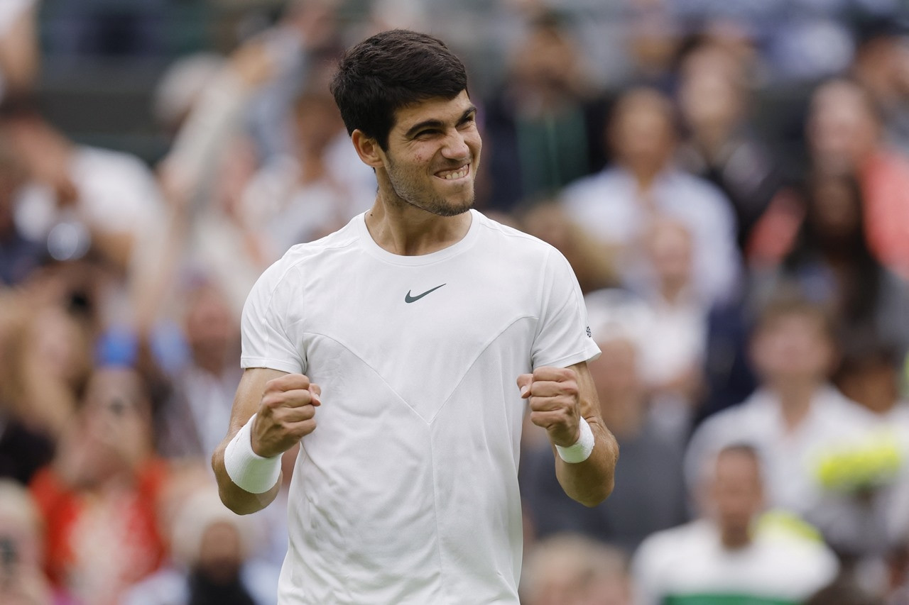 Carlos Alcaraz đoạt vé vào vòng 2 Wimbledon 2023