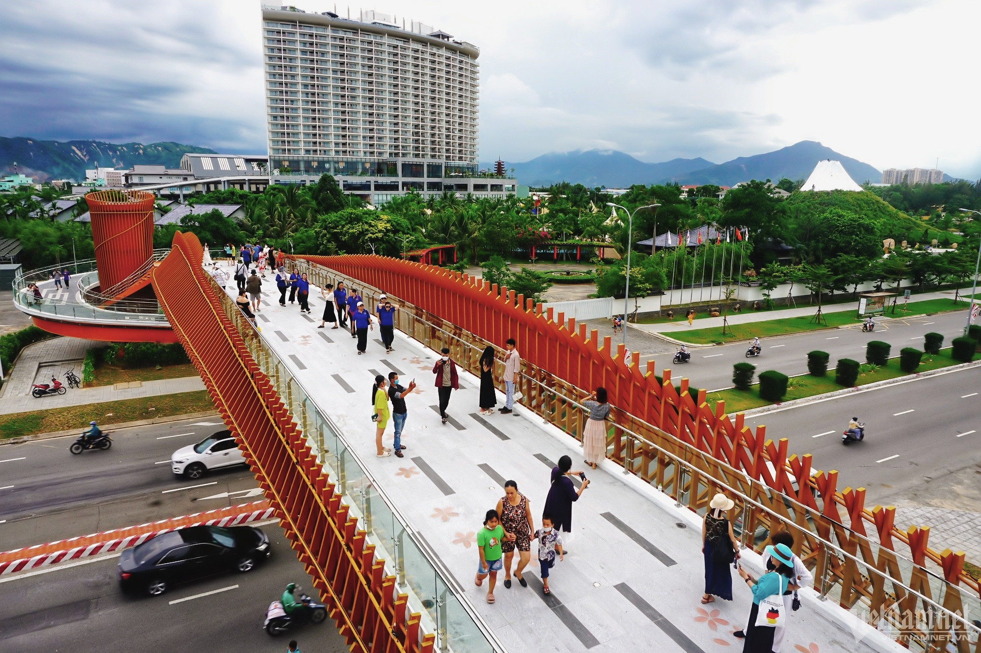 Cầu đi bộ kiểu Nhật Bản độc đáo nhất Việt Nam